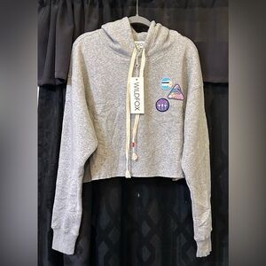 WILDFOX Merit Badge Gray Harley Hooded Cropped Sweatshirt Women’s Size Large.